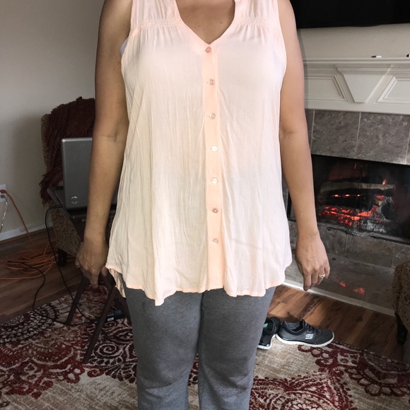 Tops - Light peach colored Top!
